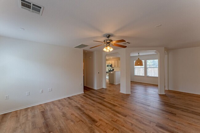 Building Photo - Beautiful 4bd/3ba House in Austin!