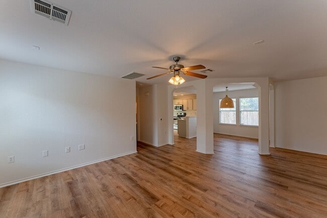 Foto del edificio - Beautiful 4bd/3ba House in Austin!
