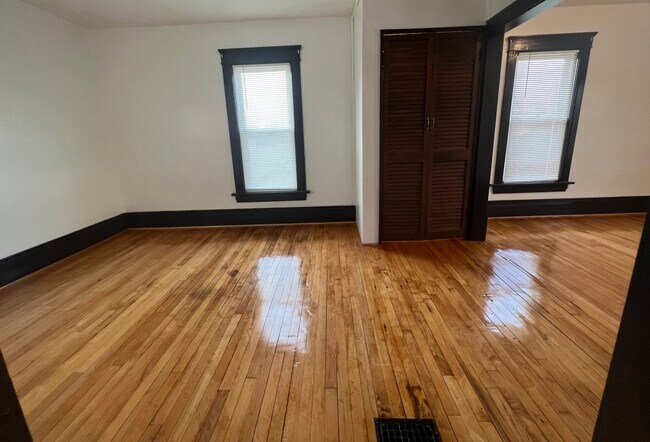 Building Photo - 472 Clark St