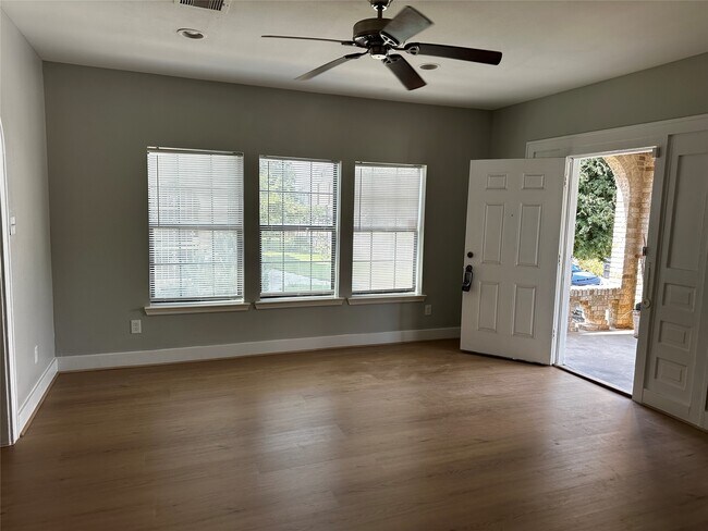 Foto del edificio - 2910 Wichita St