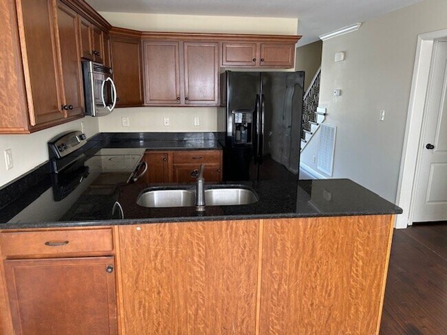 Building Photo - 972 Silty Dr
