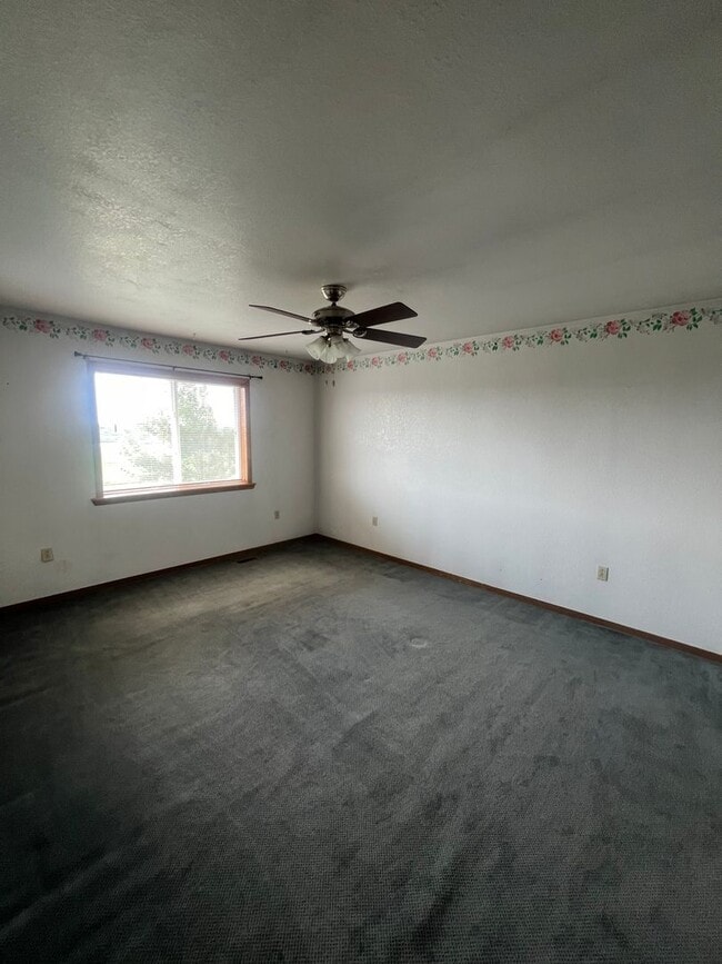 Building Photo - 13929 Harrison Rd