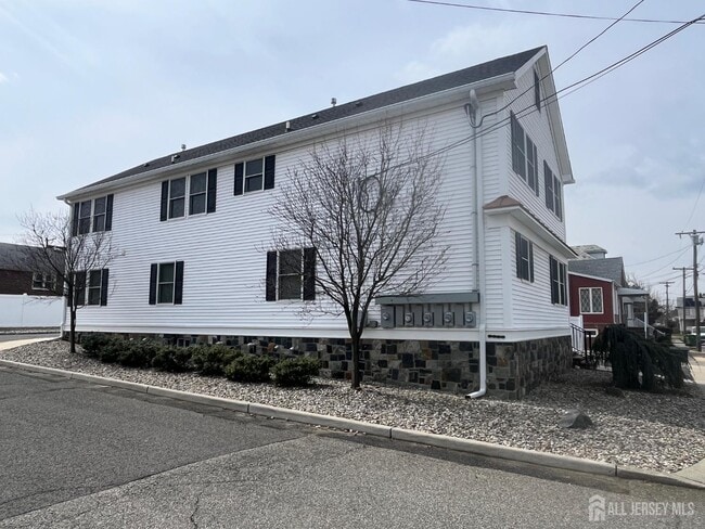 Building Photo - 16 E Kupsch St