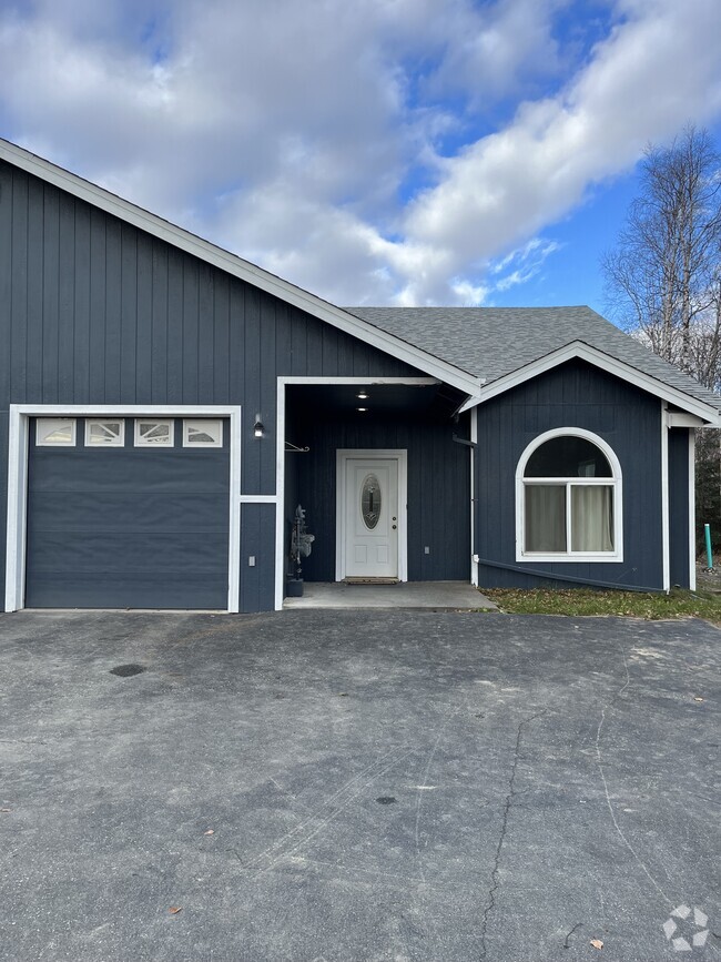 Building Photo - 461 E Heather Way