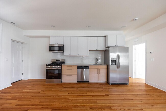 Building Photo - 3107 N Harding Ave