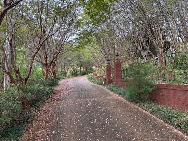 Building Photo - 52 Co Rd 296