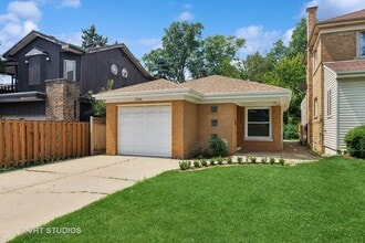 Building Photo - 5768 N Lacey Ave