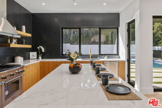 Building Photo - 12700 Montana Ave