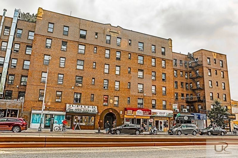 Primary Photo - 725 4th Ave