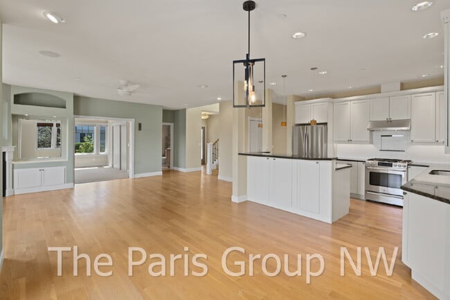 Foto del edificio - Picturesque Seattle Craftsman in a Private Bryn Mawr Enclave *Amazing Views *Central A/C *Tons of...