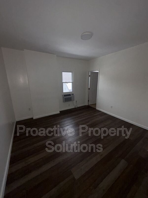 Foto del edificio - 730 N Main St