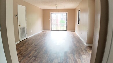 Building Photo - 100 Highland Forest Dr