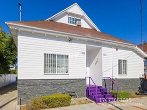 Building Photo - 1215 1/2 Dewey Ave