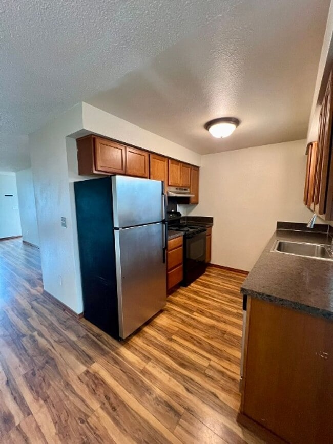 Building Photo - W/S/G Included! Pet Friendly 2 BD