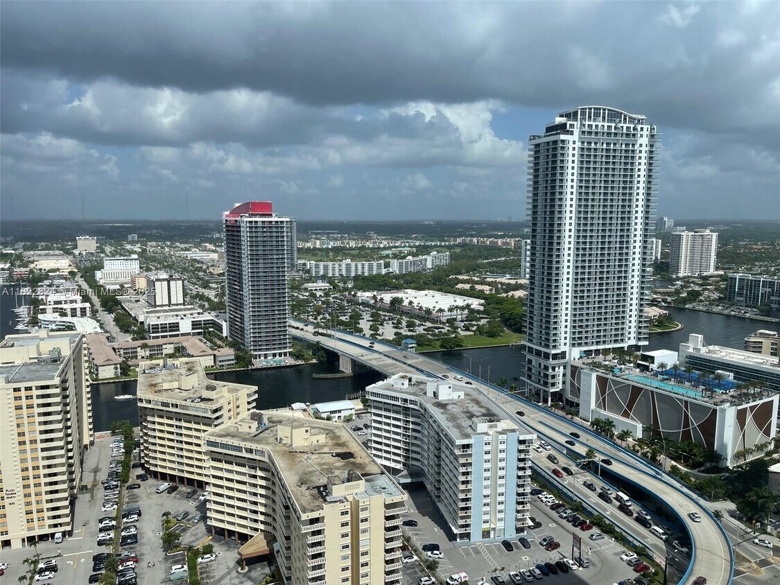 Foto principal - 1830 S Ocean Dr