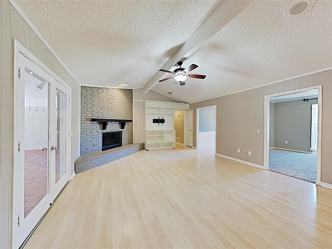 Building Photo - 1804 Mercedes Pl