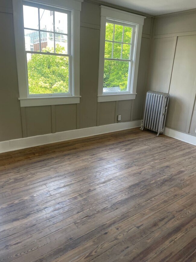 Foto del edificio - Updated 1 Bedroom with Office on Tate Street