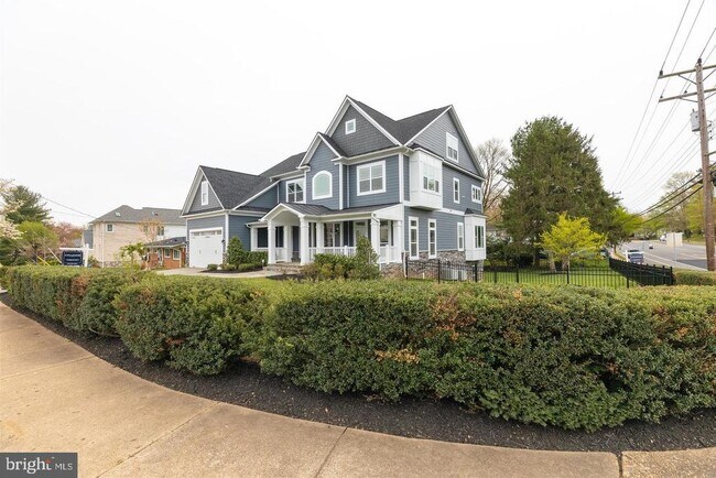 Foto del edificio - 6829 Rosemont Dr