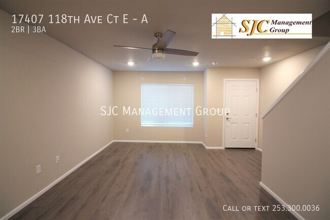 Building Photo - Three story townhouse in a gated community...