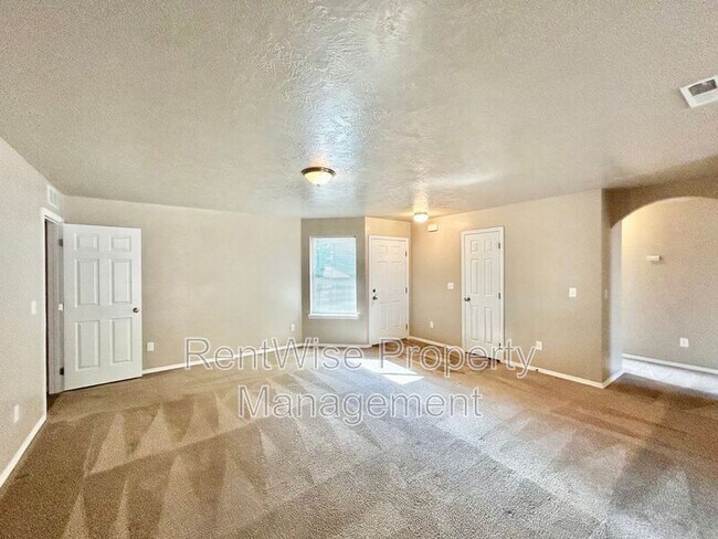 Building Photo - 715 N Paddington Way