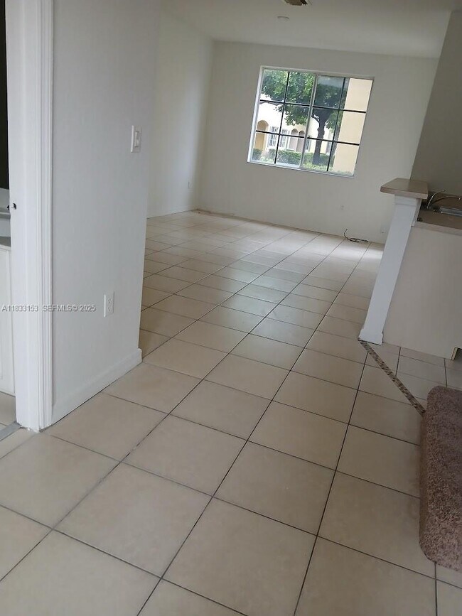 Foto del edificio - 1909 SW 60th Ave