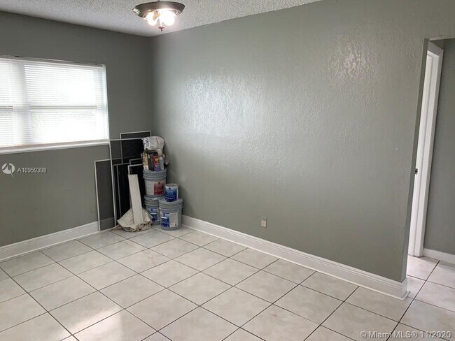 Foto del edificio - 2217 NW 8th Ct
