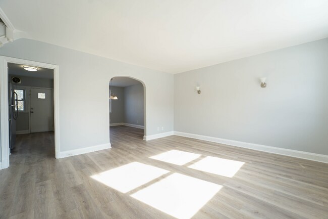 Photo - 809 Braeside Rd House