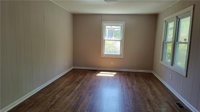 Building Photo - 425 Francis Cir SW