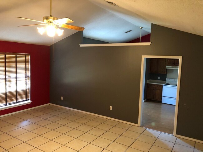 Building Photo - 112 Evergreen Dr