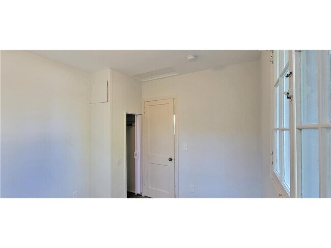 Foto del edificio - 2335 Hemlock Ln N