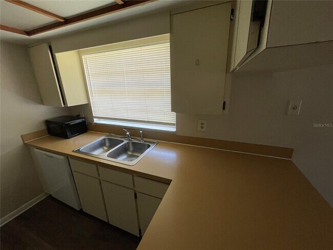 Building Photo - 750 Zella Ln
