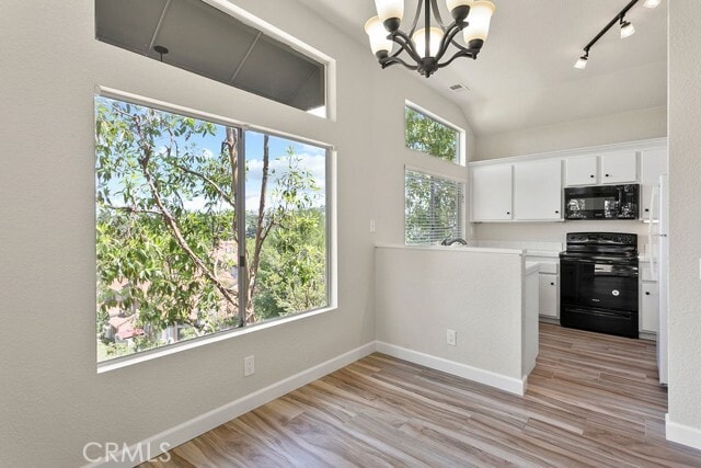 Building Photo - 5 Silver Glade Dr