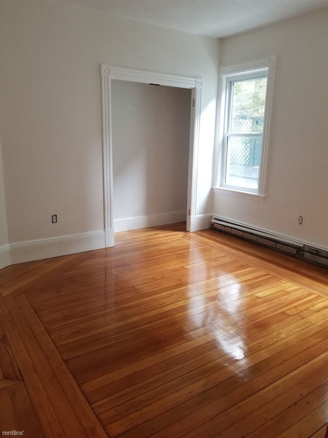 Building Photo - 3 br, 1 bath  - 28 Fairmont St