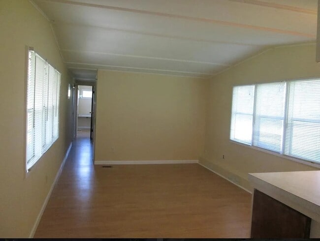 Building Photo - 1179 S Meadow Dr
