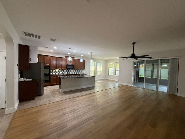 Foto del edificio - 1040 Thunderhead Ln