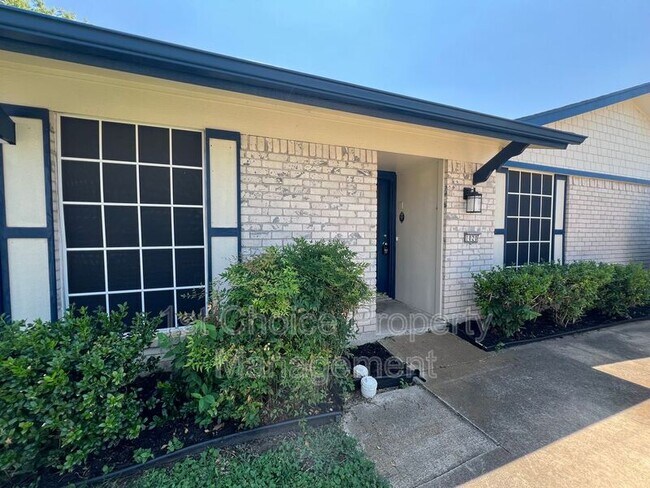 Foto del edificio - 1020 Pleasant Valley Ln