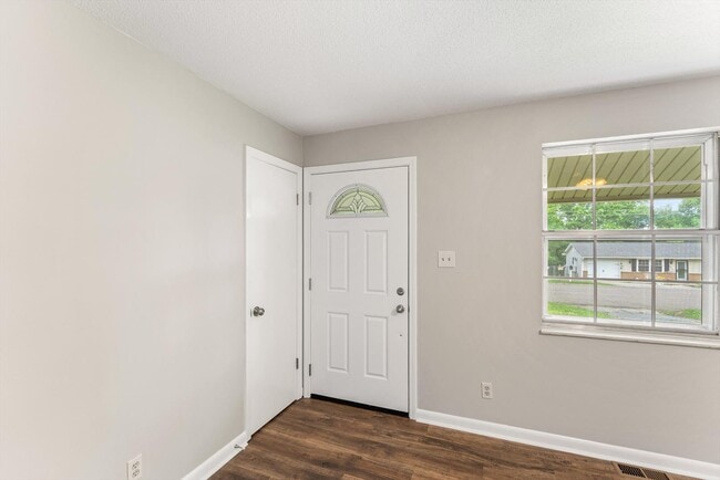 Building Photo - 7308 Meadowbrook Cir
