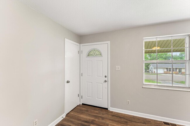 Foto del edificio - 7308 Meadowbrook Cir