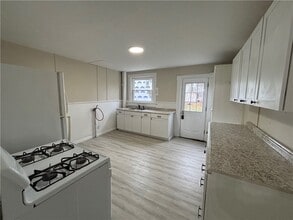 Building Photo - 626 Lewis St