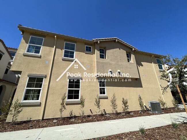 Foto del edificio - Newer 3bd/2.5ba North Natomas Townhouse wi...