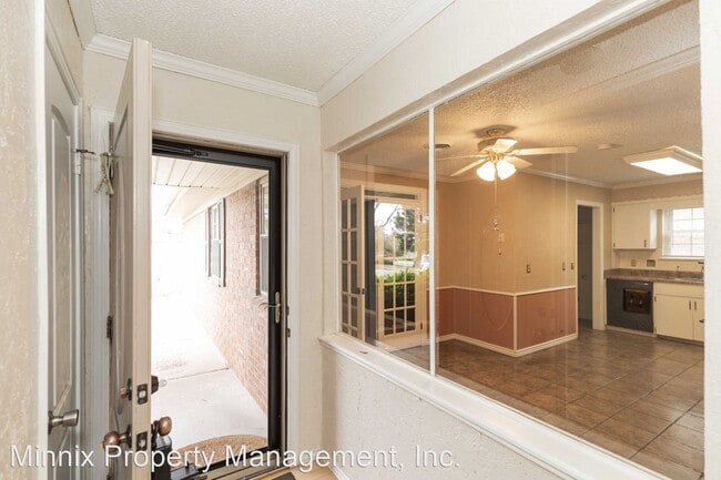 Building Photo - 4 br, 2 bath House - 5133 Temple Dr.