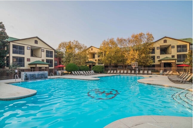 Building Photo - 211 North Ave