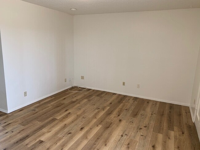 Building Photo - LEASE PENDING - Studio Apartment in Morro Bay