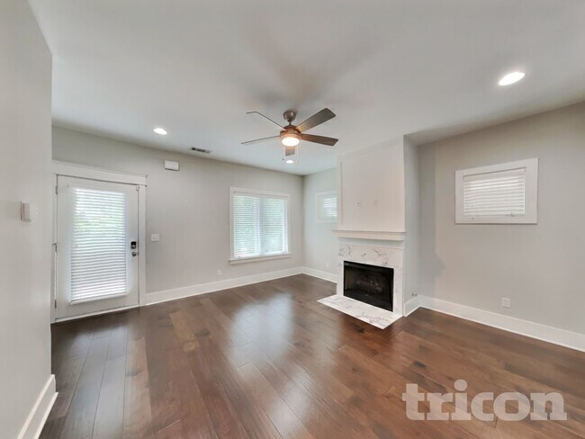 Foto del edificio - 1244 Hillwood Private Cove