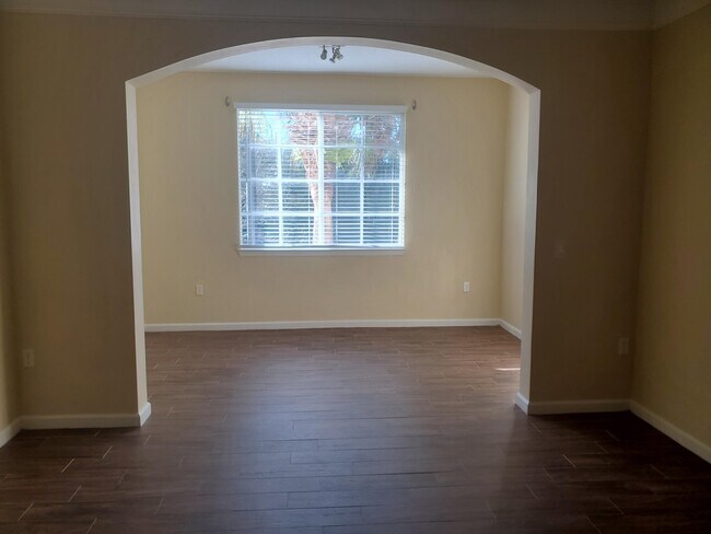 Foto del edificio - 1111 Myrtlewood Cir E