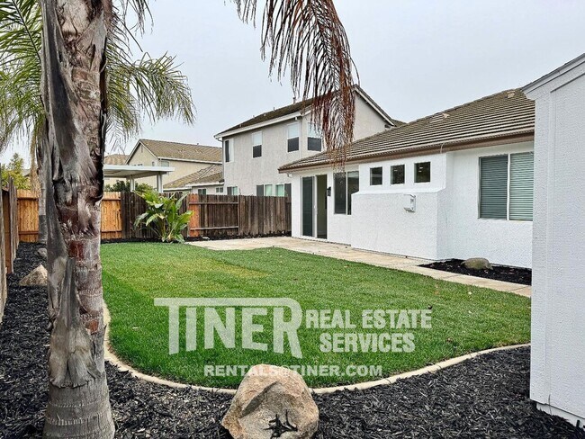 Building Photo - Stunningly Remodeld Home in Exceptional Ne...