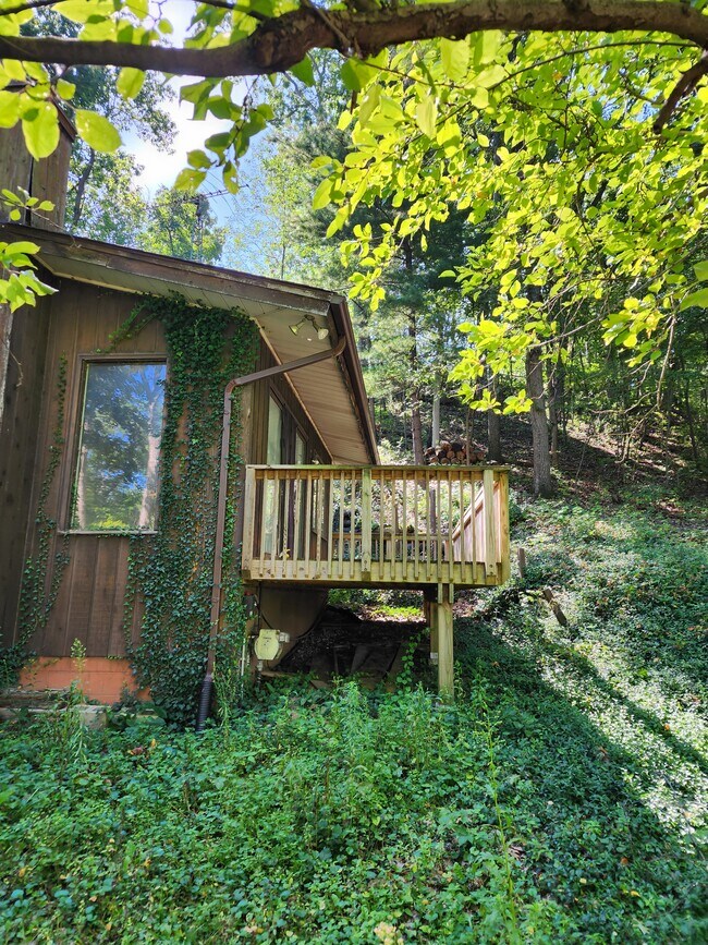 Foto del edificio - 5630 Pineridge Ln