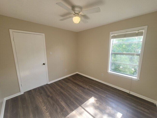 Building Photo - 3213 Avenue O