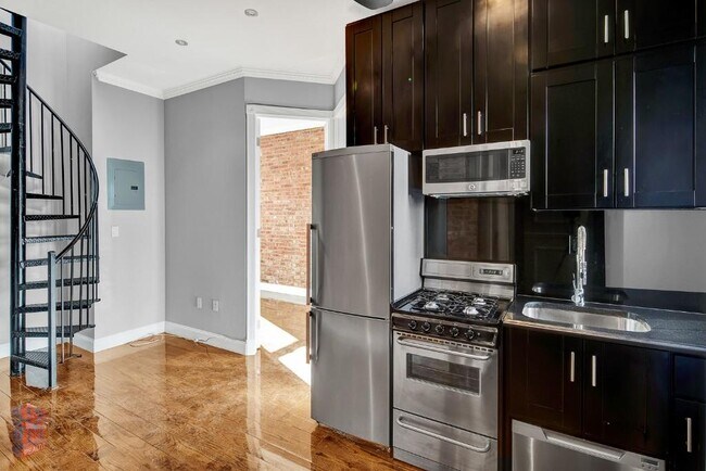 Foto del edificio - 314 E 106th ST