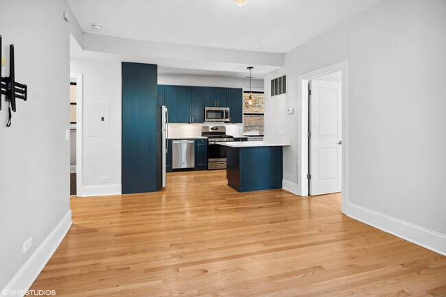 Foto del edificio - 7635 N Greenview Ave